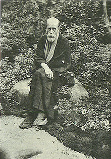 In the prewar years Shinto scholar Richard Ponsonby-Fane was much taken with the area and lived in an old Japanese house