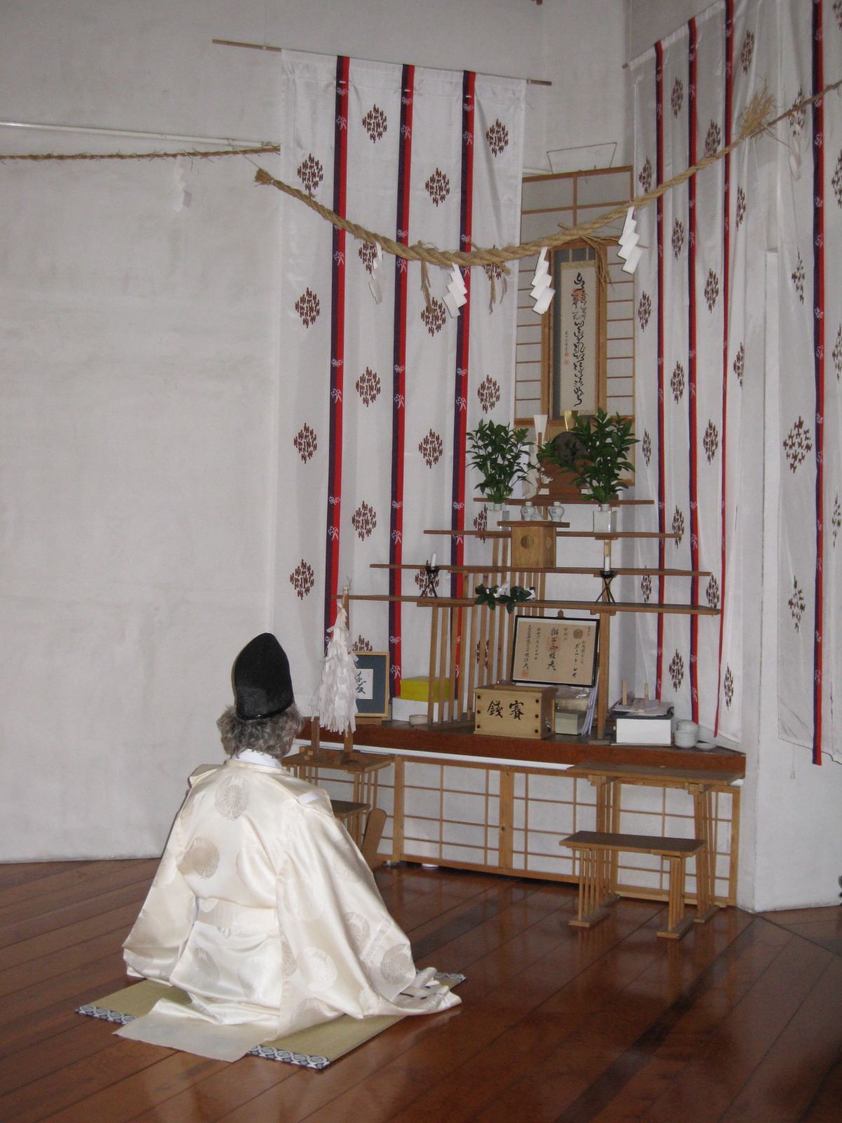 Paul de Leeuw and the Yamakage Shinto Shrine in Amsterdam