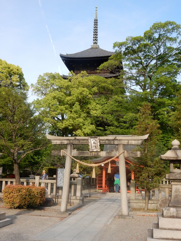 Yashima Shaden and pagoda