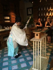 Masatsugu Okutani carries out a purification at a ritual in Paris