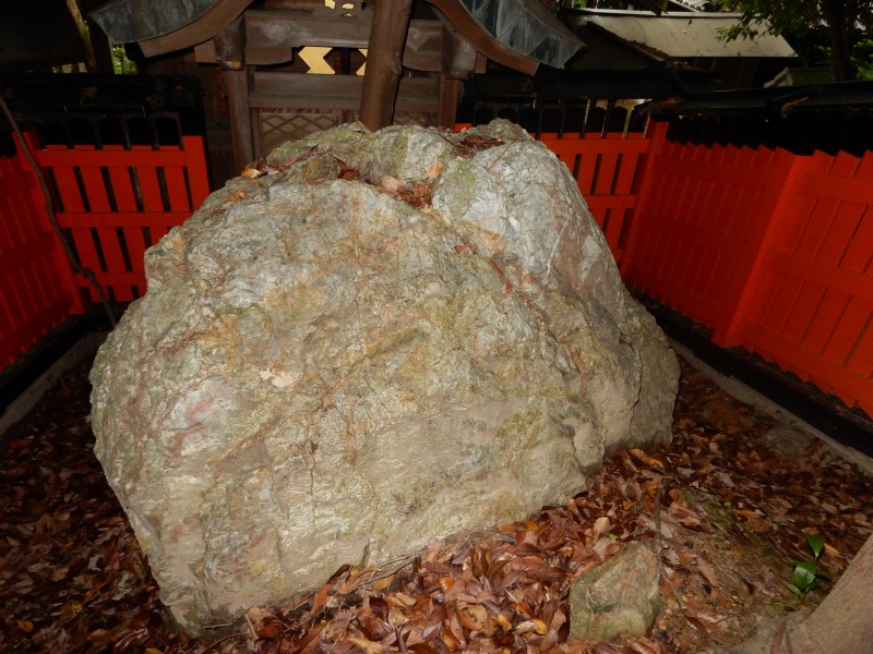 Big Rock and Little Rock, two sacred objects of worship and spirit-bodies for the kami