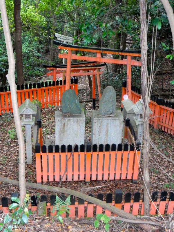 There were some appealing Inari subshrines too