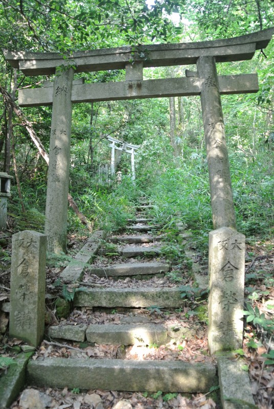 The path up to the upper section of the shrine was attractive and well structured.
