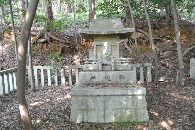 The goreisho is an area of thanks which honours the spirits of all those who worked on behalf of the shrine