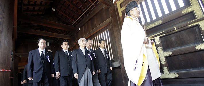 Japanese lawmakers visit the Yasukuni Shrine in Tokyo to offer prayers Thursday, Aug. 15, 2013. (AP Photo/Shizuo Kambayashi)