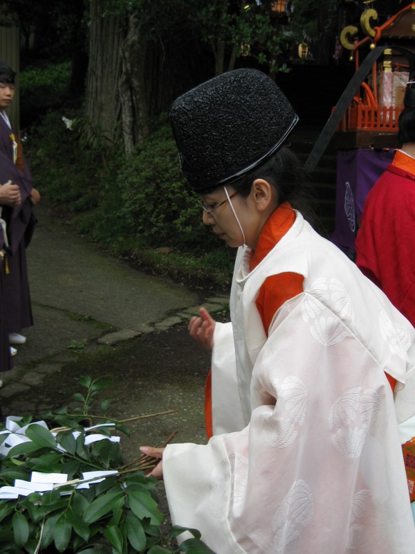 Tamagushi often play an important part in Shinto rituals, and knowing how to present them is an important part of the protocol