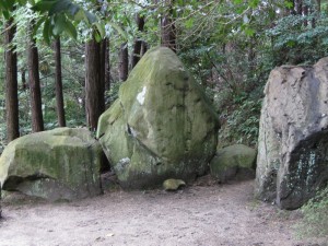 Myth relates that when Izanami dies, she goes to the land of Yomi (Yomi no kuni). This rock near Izumo is said to be the one used by Izanagi to block this world off from Yomi.