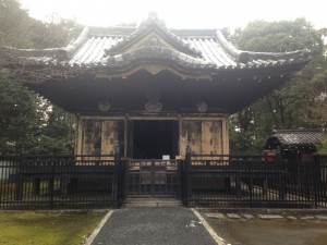The front of the Tosho-gu with its Buddhist roof