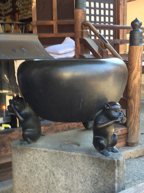 Incense holder held up by the "Three Monkeys," who are Mizaru (no see, 見ざる), Kikazaru (no hear, 聞かざる), and Iwazaru (no speak, 言わざる) 