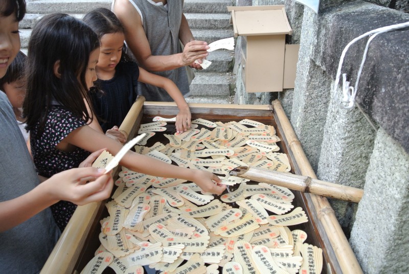 Cleansing the leg protectors before offering them up to the river kami