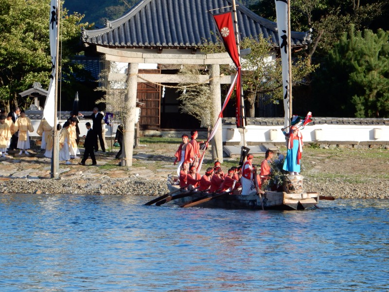 island-shrine-and-torii