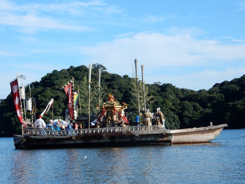 mikoshi-on-boat